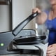 thumbnail image 3 of Prensa de vapor Steamfast SF-623 de tamaño mediano con engastes de tela negra, 3 of 6