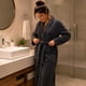 thumbnail image 2 of Bata De Baño De Algodón Absorbente Ultra Suave, 2 of 6