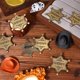 thumbnail image 4 of Insignia de Sheriff de Metal WZSTNBLA – Pack de 12 Vintage (6,6 × 5,8 cm), 4 of 7