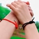 thumbnail image 4 of Par pulseras unisex para parejas rojo y negro con dije corazón imantado, 4 of 6