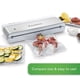 thumbnail image 2 of Envasadora al vacío FoodSaver Compact con bolsas herméticas y rollo, color blanco, 2 of 6