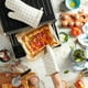 thumbnail image 2 of Juego de 2 guantes para horno KitchenAid, batido a cuadros, 18 x 33 cm, 2 of 3