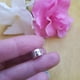 thumbnail image 2 of Charm dije abalorio carita ojitos cerrados boca roja plata 925, 2 of 3