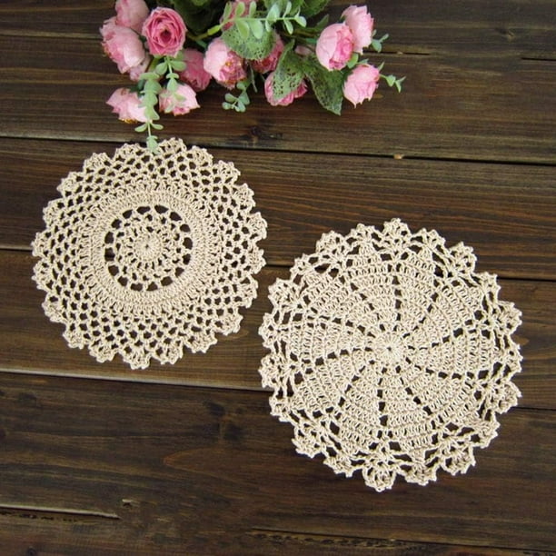 Paquete económico de 4 manteles individuales de mesa de encaje de algodón, redondos, de ganchillo, hechos a mano, de 7 pulgadas, en beige y blanco.