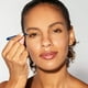 thumbnail image 2 of Pinza inclinada pequeña exclusiva de Tweezerman, color azul noche, 2 of 3