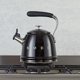 thumbnail image 4 of Tetera de Cocina Smeg 2,3 L Negra Estilo Retro de los 50, 4 of 5