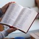 thumbnail image 3 of Biblia HarperCollins NRSV Católica de Cuero Suave Negra, 3 of 7
