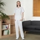 thumbnail image 2 of Uniforme de trabajo de enfermería con cuello en V y bolsillo de color sólido europeo y americano para mujer, 2 of 5