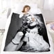 thumbnail image 5 of Madonna anti-pilling, suave, ligera, esponjosa y acogedora de lujo para hogar y cocina – Perfecta para niños y adultos,100X130cm, 5 of 6