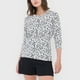 thumbnail image 3 of Polera Mujer Algodón Print Blanco Manchas Negras Corona, 3 of 5