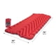 thumbnail image 2 of Colchón inflable para dormir Klymit Insulated Static V Luxe Red, 2 of 3
