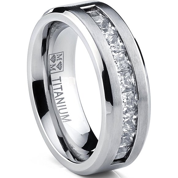 Anillo matrimonial para hombre de titanio de 8 mm con circonias cúbicas