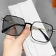 thumbnail image 2 of Gafas de lectura con cambio de color y antiluz azul para mujer, montura grande, de alta calidad, delgadas, modernas, sensibles a la luz, con cambio de color, para presbicia., 2 of 5