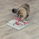 thumbnail image 2 of Juguete para gato TRIXIE Caja de actividad tipo poker Rosa/Gris 31 × 31 × 6 cm, 2 of 7