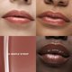 thumbnail image 3 of Aceite labial Estée Lauder Glossy Pout, hidratante y rellenador, 04 Sirope de arce, 3 of 7