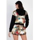 thumbnail image 5 of Conjunto De Top Con Capucha Y Shorts Con Estampado Animal Efecto Satén Negro Y Marfil, 5 of 5