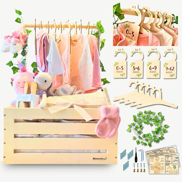 Armario de madera para baby shower de Lifemories con perchas y separadores