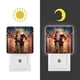 thumbnail image 3 of La Cláusula de Santa Luz nocturna LED con sensor de anochecer a amanecer para dormitorio, baño, pasillo, escaleras - Lámpara LED nocturna de enchufe, 0.5W - 1 pieza, 3 of 6