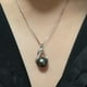 thumbnail image 3 of Collar NONNYL con perla negra tahitiana, 9-10 mm, chapado en oro de 18 quilates, 3 of 8