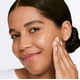 thumbnail image 4 of Hidratador Moisture Surge Sheertint de amplio espectro SPF 25, 4 of 6