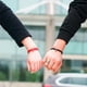 thumbnail image 5 of Par pulseras unisex para parejas rojo y negro con dije corazón imantado, 5 of 6