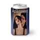 thumbnail image 1 of El apartamento Funda enfriadora de latas, aislante de bebidas para mantener frías o calientes, funda térmica plegable para latas, portabebidas reutilizable, 1 of 6