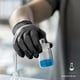 thumbnail image 4 of Guantes desechables Medguy de nitrilo negro, 4,5 mil, 100 unidades, 4 of 7
