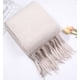 thumbnail image 2 of 1 bufanda beige de temperamento cálido y grueso para invierno., 2 of 6