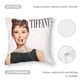 thumbnail image 5 of Desayuno en Tiffany's Fundas de almohada de terciopelo con tema, regalos de funda de almohada, decoración para el hogar, cojín de lanzar, regalo de cumpleaños para fans y parejas. 45cm x 45cm., 5 of 6