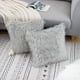 thumbnail image 3 of Juego de 2 fundas de almohada decorativas blancas y esponjosas, de lujo, estilo merino, de piel sintética, cuadradas y afelpadas, de 45 x 45 cm., 3 of 7