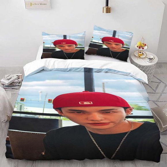 Red Hat Black Shirt Selfie Theme Bedding Set Duvet Cover and Pillowcase Set Soft and Comfortable