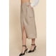thumbnail image 4 of Saronite Falda Cargo Midi de Piel Sintética Lisa con Bolsillos Laterales, Beige (para Mujer), 4 of 4