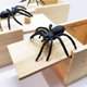 thumbnail image 2 of Caja de bromas de madera con forma de araña Tricky Toy PARNIXS para adultos y niños, 2 of 6