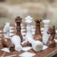 thumbnail image 5 of Juego de ajedrez Marble Hives Marina & White Ziarat 38 x 38 cm con tablero, 5 of 7