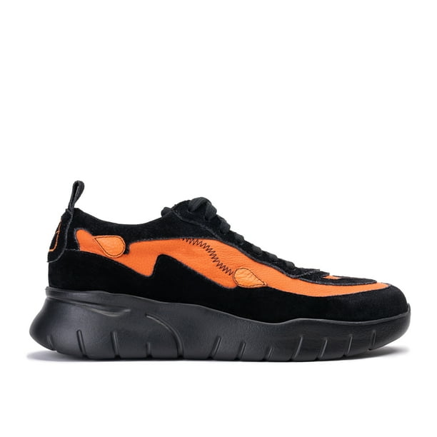 Zapatilla Urbana Volcano x A.D Negra Landazuri