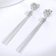 thumbnail image 3 of Aretes Colgantes Delicados de Moissanita de 2 Quilates para Mujer Color D Claridad VVS1 Aretes Largos Aretes Colgantes de Diamante de Plata Esterlina 925 Corte Redondo Aretes con Borla para Mujer, 3 of 7