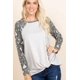 thumbnail image 1 of Top Casual de Felpa Francesa con Giro Lateral y Estampado Animal, Mangas Largas S, 1 of 4
