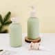 thumbnail image 3 of 2 botellas exprimibles con tapa abatible y bomba, de plástico, rellenables para líquidos, champú y acondicionador, vacías, para viaje, para artículos de tocador., 3 of 7