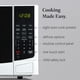 thumbnail image 3 of Horno microondas Farberware de 0.9 pies cúbicos, 900 W Power White, 3 of 6