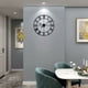 thumbnail image 5 of Reloj de pared redondo de metal, silencioso y sin tictac, 40 cm, 47 cm, 60 cm, reloj digital romano negro para sala de estar, dormitorio, cocina y decoración., 5 of 5