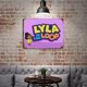 thumbnail image 4 of Lyla en la Ciudad Cartel Metálico, Decoración de Pared de Cartel Metálico Personalizado para Regalos de Fans, Amigos, Familia y Amantes 20*30CM, 4 of 6