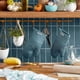 thumbnail image 2 of Juego de guantes de cocina KitchenAid Asteroid, azul niebla, 7 x 12,5 cm, 2 piezas, 2 of 3