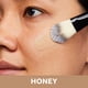 thumbnail image 2 of Base de maquillaje No7 Lift & Luminate tono Honey 30 ml, 2 of 7
