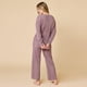 thumbnail image 4 of Conjunto de Ropa Cómoda Softies Marshmallow con Cuello en V para Mujer XL, 4 of 8