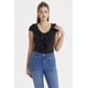 thumbnail image 1 of Polera Mujer Con Vuelos Negro, 1 of 4