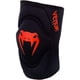 thumbnail image 1 of Rodilleras Venum Kontact Gel Negro Rojo Talle Pequeño, 1 of 4