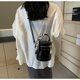 thumbnail image 5 of Bolso SYHTBYOH de 14 cm negro, cuero vegano, forma cilíndrica, 5 of 7