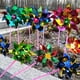 thumbnail image 1 of 200 piezas de molinillos de viento de plástico arcoíris con palo, para fiestas, decoración de césped, colores surtidos., 1 of 6