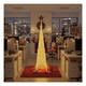 thumbnail image 1 of Árbol De Navidad Dorado Modelo Pirámide Luces Led, 1 of 5