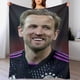 thumbnail image 4 of Harry Kane Manta de franela anti-pilling, suave, ligera, esponjosa y acogedora de lujo para hogar y cocina – Perfecta para niños y adultos, 76.2 cm × 127 cm, 4 of 6